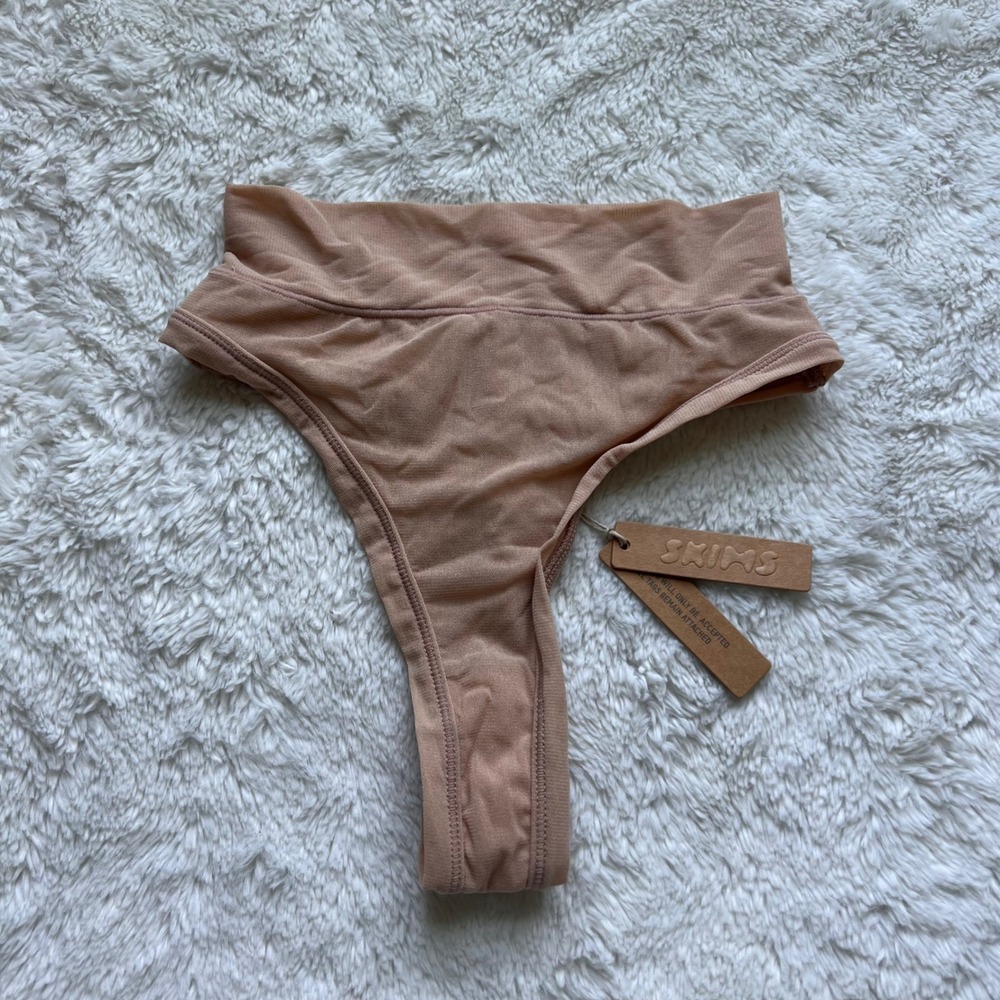 SKIMS Fits Everybody High Waisted Thong Clay PN-THG-1635 XXS NWT Minimalist Nude